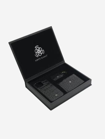 Fifty Karat Black Iphone 15 Pro Max Essensials Set